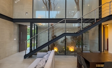 CASA EN VENTA O RENTA DE 3 RECAMARAS, 5 BAÑOS, ALBERCA