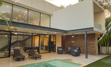 CASA EN VENTA O RENTA DE 3 RECAMARAS, 5 BAÑOS, ALBERCA