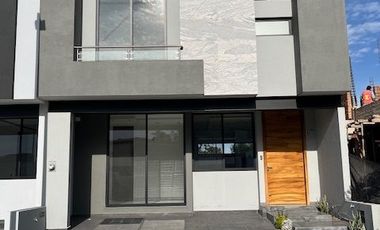 Casa nueva en venta en Valle Imperial coto Maple