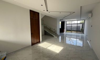 Casa nueva en venta en Valle Imperial coto Maple