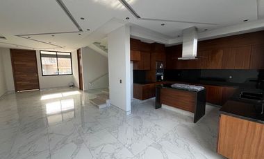 Casa nueva en venta en Valle Imperial coto Maple