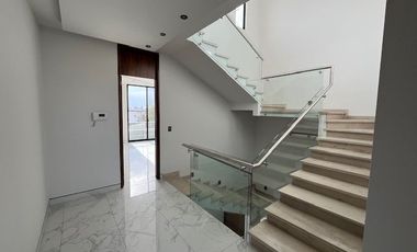 Casa nueva en venta en Valle Imperial coto Maple