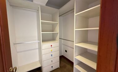 Precio de ocasión por viaje! flat de 4 dormitorios con terraza, cerca al Country Club de San Isidro.