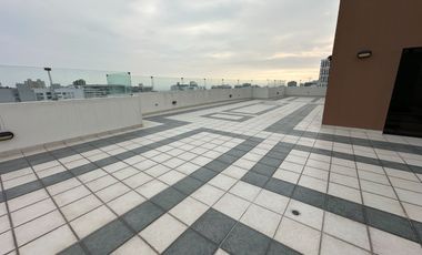 Precio de ocasión por viaje! flat de 4 dormitorios con terraza, cerca al Country Club de San Isidro.