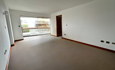 Precio de ocasión por viaje! flat de 4 dormitorios con terraza, cerca al Country Club de San Isidro.