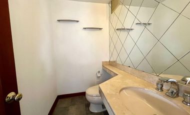 Precio de ocasión por viaje! flat de 4 dormitorios con terraza, cerca al Country Club de San Isidro.