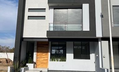 Casa en venta en Valle imperial coto Maple