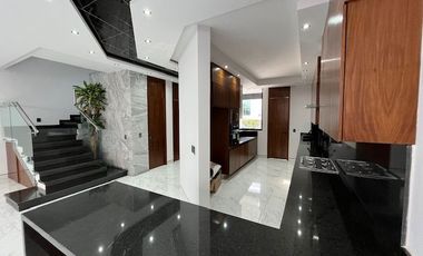 Casa nueva en venta en Valle Imperial coto Maya