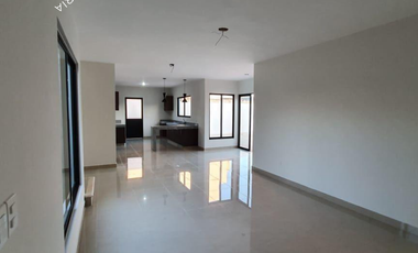 Casa en venta en Mérida de 4 recamaras con alberca privada y amenidades