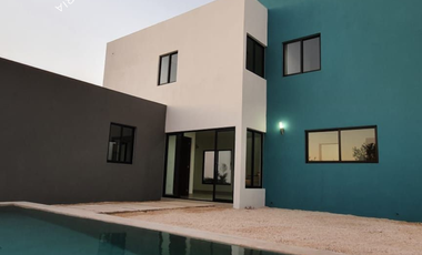 Casa en venta en Mérida de 4 recamaras con alberca privada y amenidades