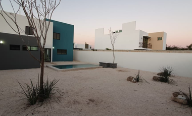 Casa en venta en Mérida de 4 recamaras con alberca privada y amenidades