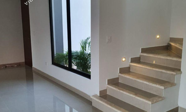 Casa en venta en Mérida de 4 recamaras con alberca privada y amenidades