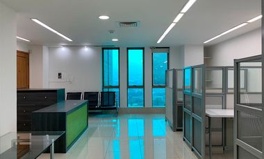 47914 Oficina Amoblada en venta en el sector La Aguacatala, Poblado, Medellin