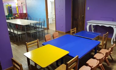 Amplia casa destino comercial a 3 cuadras de jumbo