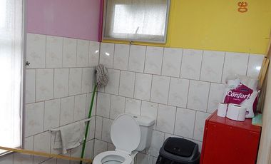 Amplia casa destino comercial a 3 cuadras de jumbo