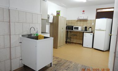 Amplia casa destino comercial a 3 cuadras de jumbo