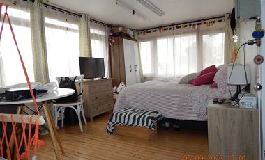 Amplia casa destino comercial a 3 cuadras de jumbo