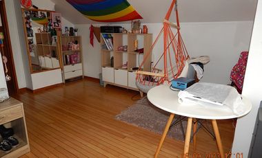 Amplia casa destino comercial a 3 cuadras de jumbo