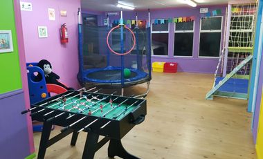 Amplia casa destino comercial a 3 cuadras de jumbo