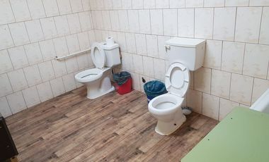 Amplia casa destino comercial a 3 cuadras de jumbo