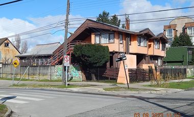 Amplia casa destino comercial a 3 cuadras de jumbo