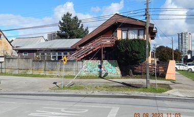 Amplia casa destino comercial a 3 cuadras de jumbo