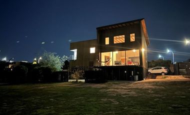 MODERNA CASA EN CONDOMINIO MIRADOR DE MANTAGUA 5 DORMITORIOS 2 BAÑOS