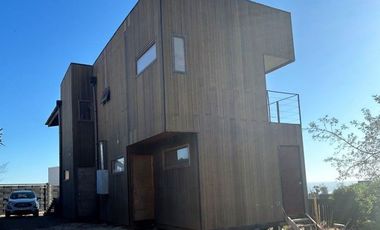 MODERNA CASA EN CONDOMINIO MIRADOR DE MANTAGUA 5 DORMITORIOS 2 BAÑOS