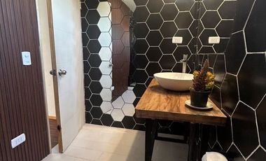 MODERNA CASA EN CONDOMINIO MIRADOR DE MANTAGUA 5 DORMITORIOS 2 BAÑOS