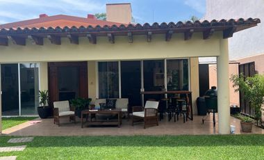 Disfruta a tu familia en esta preciosa casa en Cuernavaca! 3 recs, terraza y alberca privada. Simplemente lo mejor!
