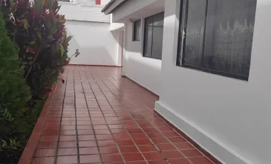 ARRIENDO DEPARTAMENTO DUPLEX EN LA PRIMAVERA - CUMBAYA