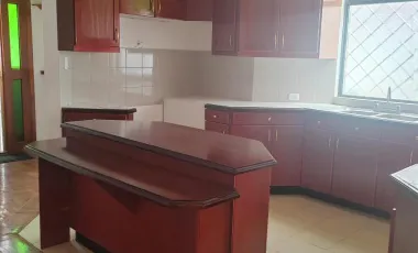 ARRIENDO DEPARTAMENTO DUPLEX EN LA PRIMAVERA - CUMBAYA