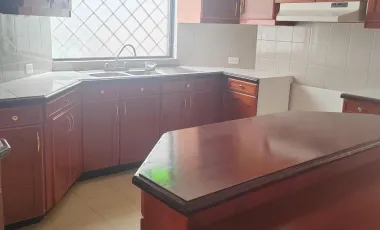 ARRIENDO DEPARTAMENTO DUPLEX EN LA PRIMAVERA - CUMBAYA