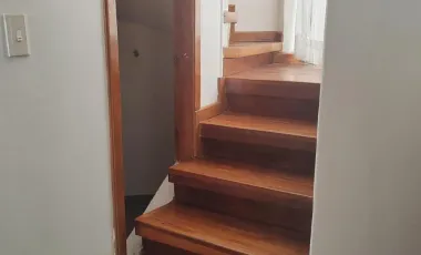 ARRIENDO DEPARTAMENTO DUPLEX EN LA PRIMAVERA - CUMBAYA