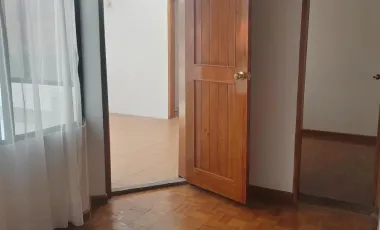 ARRIENDO DEPARTAMENTO DUPLEX EN LA PRIMAVERA - CUMBAYA