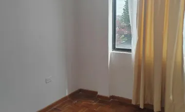 ARRIENDO DEPARTAMENTO DUPLEX EN LA PRIMAVERA - CUMBAYA