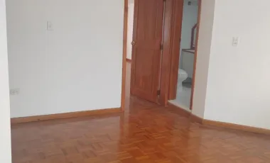ARRIENDO DEPARTAMENTO DUPLEX EN LA PRIMAVERA - CUMBAYA