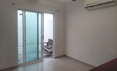 Casa en renta en Puerta de Hierro enfrente de parque de 4 habitaciones