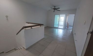 Casa en renta en Puerta de Hierro enfrente de parque de 4 habitaciones