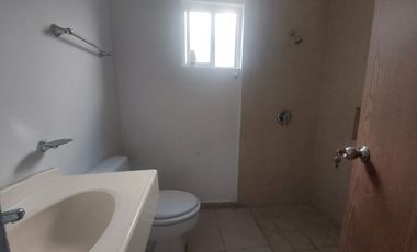 Casa en renta en Puerta de Hierro enfrente de parque de 4 habitaciones