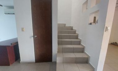 Casa en renta en Puerta de Hierro enfrente de parque de 4 habitaciones