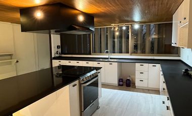 Espectacular CASA MODERNISTA EN RENTA,  en el corazón de Las Lomas de Chapultepec!. Propiedad única de lujo!!