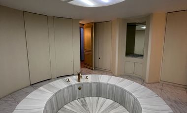 Espectacular CASA MODERNISTA EN RENTA,  en el corazón de Las Lomas de Chapultepec!. Propiedad única de lujo!!