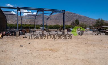 Venta de terreno  5.000 m2, orilla de rio y carretera, a 8 minutos de Vicuña. $110 millones