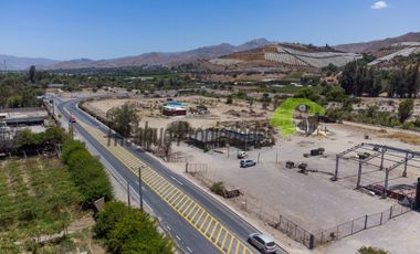 Venta de terreno  5.000 m2, orilla de rio y carretera, a 8 minutos de Vicuña. $110 millones