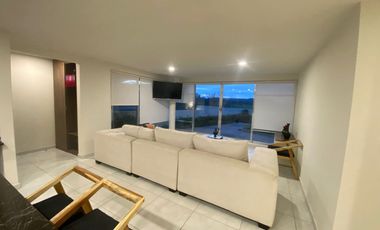 Departamento Amueblado en Renta en Zibatá, Querétaro con terraza y vista al campo de golf