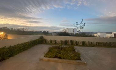 Departamento Amueblado en Renta en Zibatá, Querétaro con terraza y vista al campo de golf