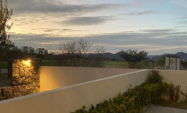 Departamento Amueblado en Renta en Zibatá, Querétaro con terraza y vista al campo de golf