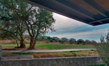 Departamento Amueblado en Renta en Zibatá, Querétaro con terraza y vista al campo de golf