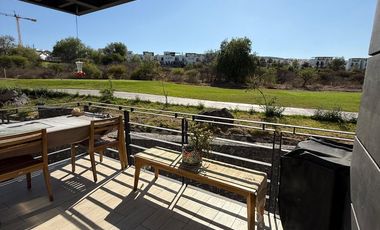 Departamento Amueblado en Renta en Zibatá, Querétaro con terraza y vista al campo de golf